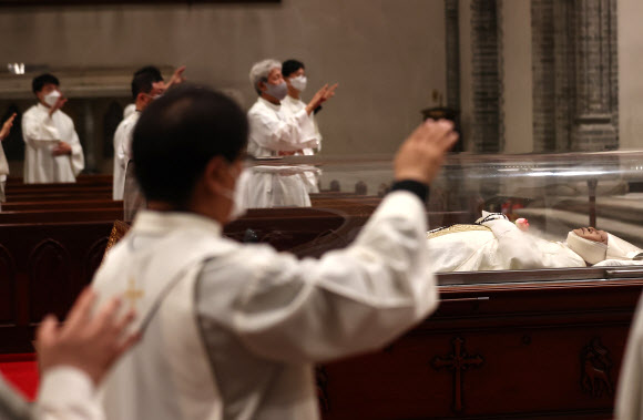 고 정진석 추기경 선종미사