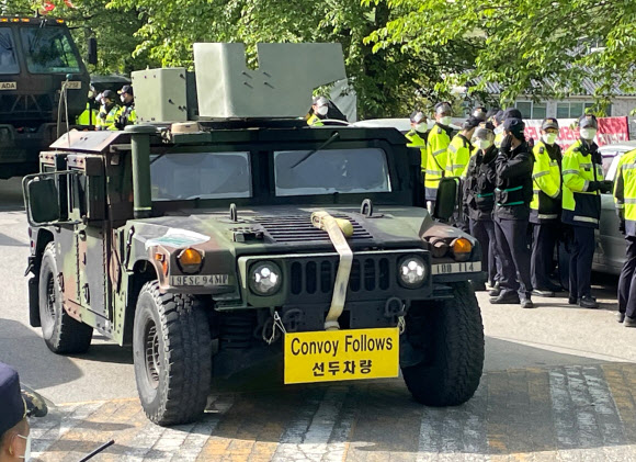 성주 사드기지에 군용장비·자재 등 반입