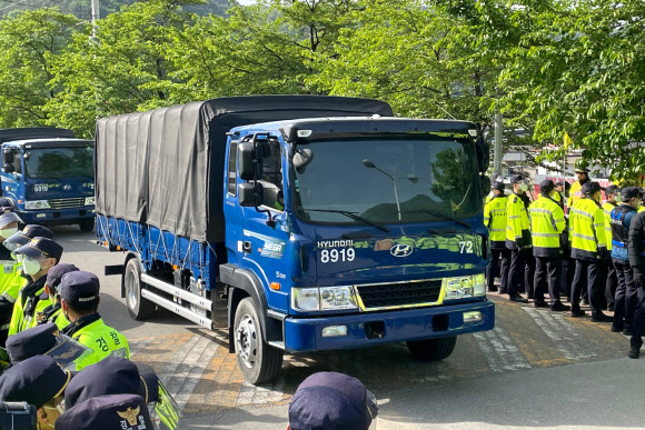 성주 사드기지에 이동식 발전기 등 장비·자재 반입