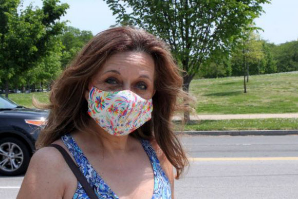 마스크 쓴 워싱턴DC 행인