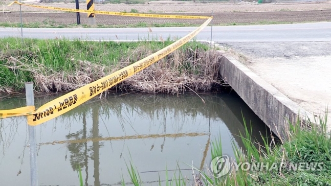 흉기로 살해된 30대 여성이 발견된 강화도 농수로. 연합뉴스TV