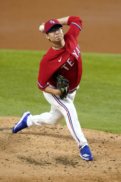 텍사스 레인저스 투수 양현종이 30일(현지시간) 미국 텍사스주 알링턴의 글로브라이프필드에서 열린 미국프로야구 보스턴 레드삭스와의 홈경기에서 역투하고 있다. AP 연합뉴스