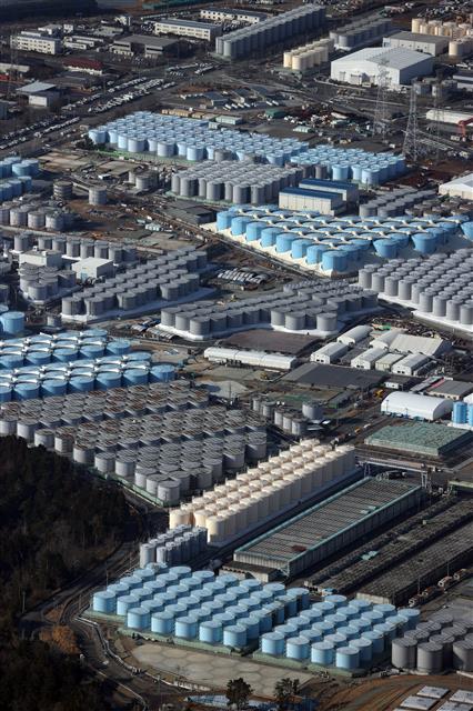 2011년 동일본대지진 당시 후쿠시마 제1원자력발전소 폭발로 발생한 오염수를 저장한 탱크가 모여 있는 모습. 후쿠시마 EPA 연합뉴스