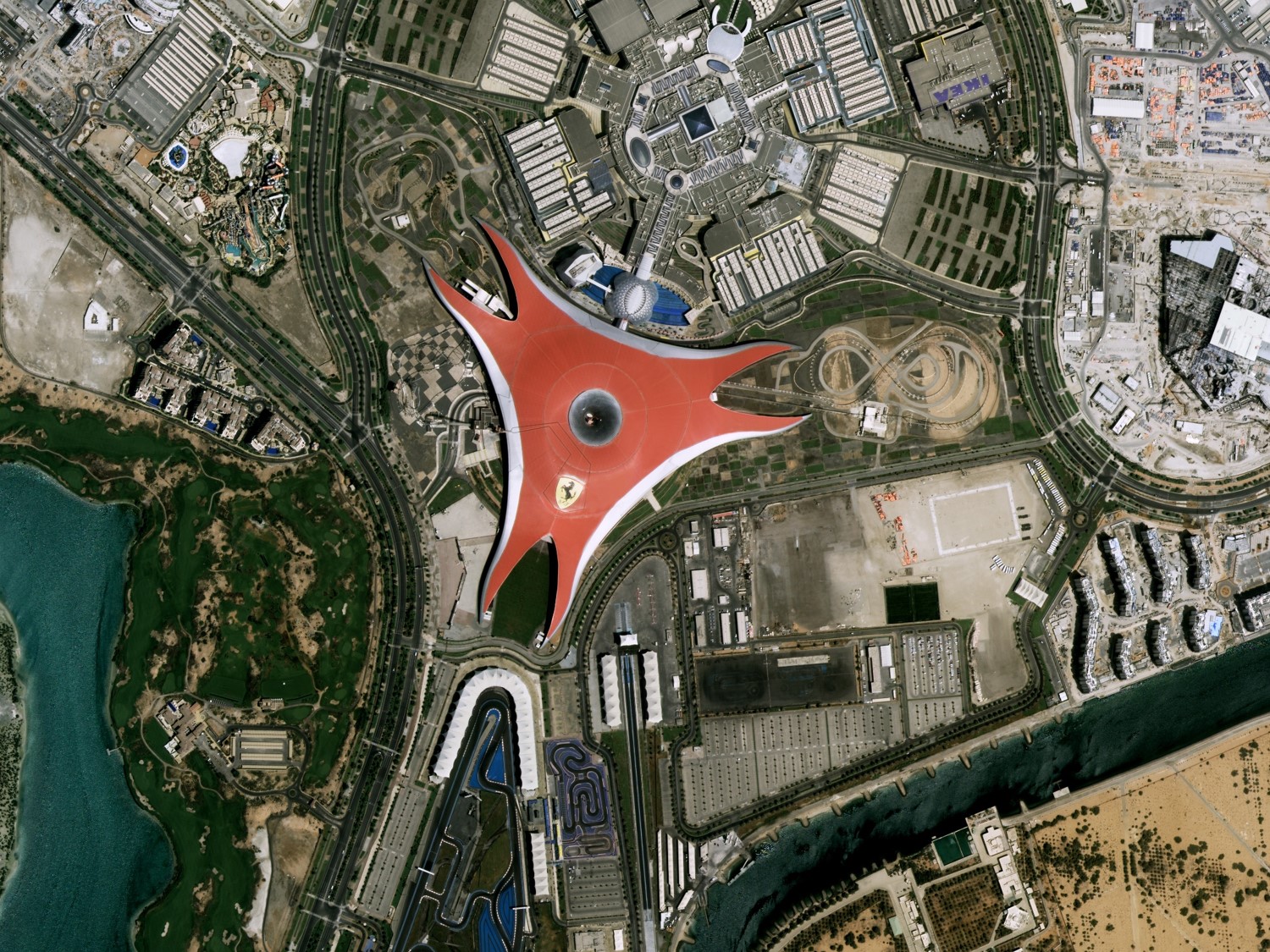 차세대중형위성 1호가 찍은 UAE 두바이 페라리월드 모습