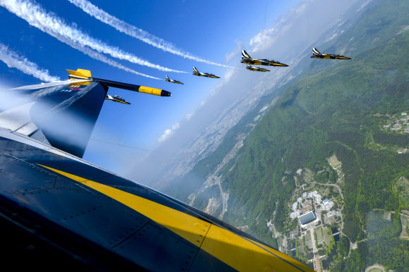 블랙이글스, 어린이날 맞아 독립기념관 상공서 축하비행