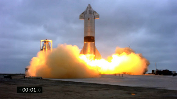 머스크 ‘화성우주선’ 시험비행 첫 성공