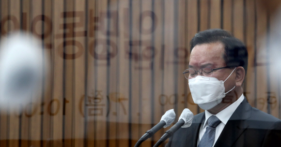 김부겸 국무총리 후보자가 6일 오전 서울 여의도 국회에서 열린 인사청문회에 출석해 인사말을 하고 있다. 2021. 5. 6 김명국 선임기자 daunso@seoul.co.kr