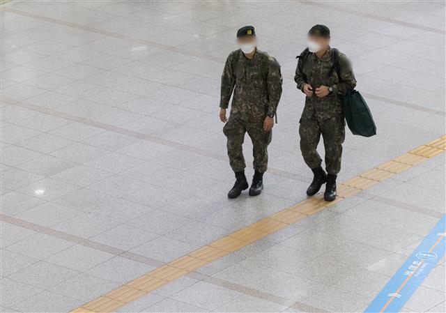 軍 단체휴가 본격 시행 ‘복귀시 생활관 격리’