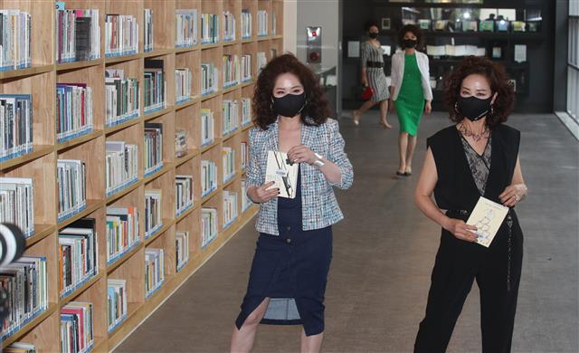 이색적인 도서관 패션쇼