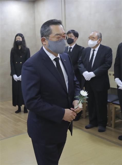 이한동 전 총리 빈소 찾은 구자열 회장