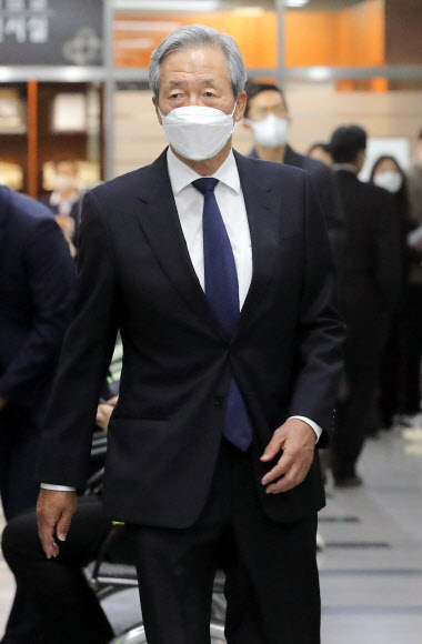 이한동 전 총리 빈소 찾은 정몽준 이사장