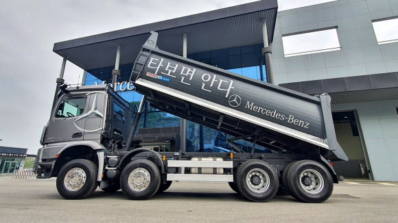 벤츠 5세대 덤프 뉴 아록스 출시