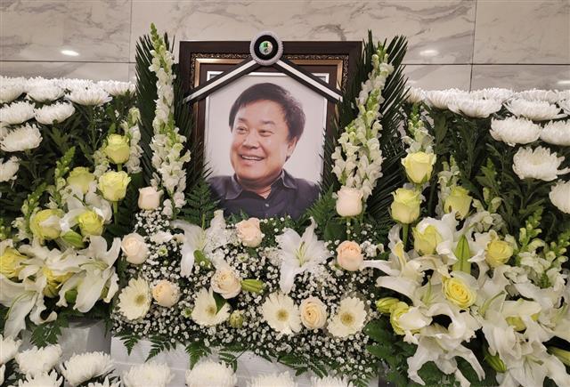 ‘영화인들의 맏형’ 이춘연 대표 별세… ‘향년 70세’