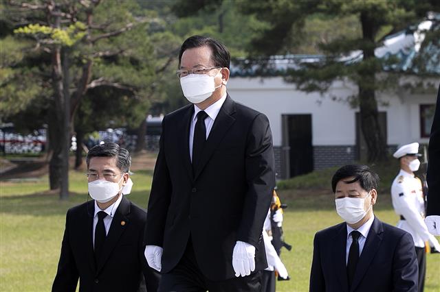 김부겸 신임 총리 국립서울현충원 참배