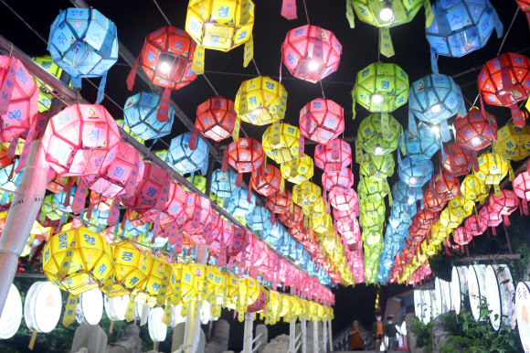 부산 삼광사 연등 점등