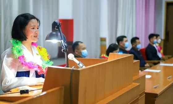 북한 노동당 기관지 노동신문은 17일 “평양시 내 여러 대학 졸업반 학생들 60여 명이 주요부문으로 탄원하였다”며 이를 축하하는 모임이 전날 평양시 청년동맹위원회회관에서 진행됐다고 보도했다. 탄원은 북한에서 ‘어렵고 힘든 부문에서 일할 것을 스스로 청원하는 것’을 의미하며 최근 지속 해온 청년층 사상 단속의 연장선상으로 풀이된다.  평양 노동신문 뉴스1