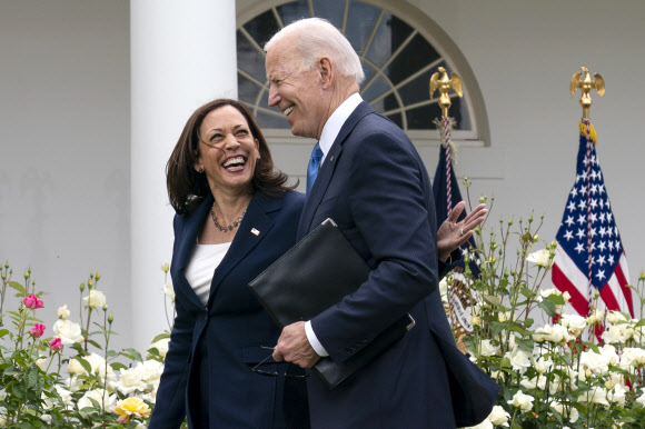 조 바이든 미국 대통령(왼&#51902;)과 카멀라 해리스 부통령. AP