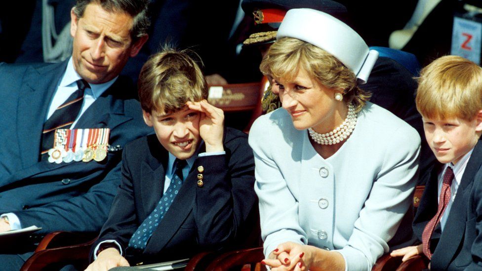 1995년 문제의 인터뷰가 방영되던 무렵의 다이애나 왕세자빈과 찰스 왕세자, 두 아들 윌리엄 왕세손과 해리 왕자. PA 미디어 자료사진 영국 BBC 홈페이지 캡처 