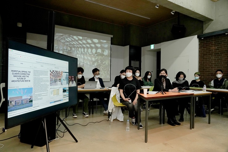 21일 아르코미술관에서 열린 기자간담회 모습. 한국문화예술위원회 제공