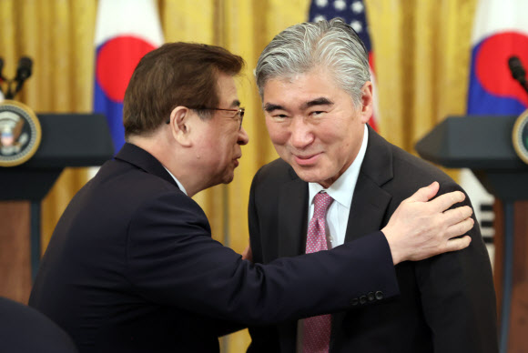 서훈 국가안보실장과 성김 차관보