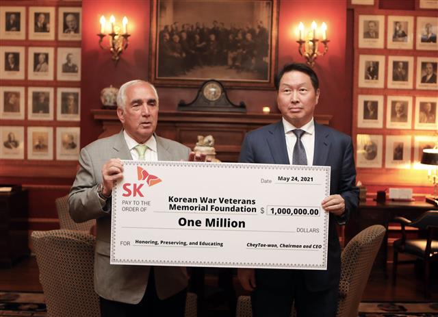 최태원 회장, ‘추모의 벽’ 건립에 백만달러 기부