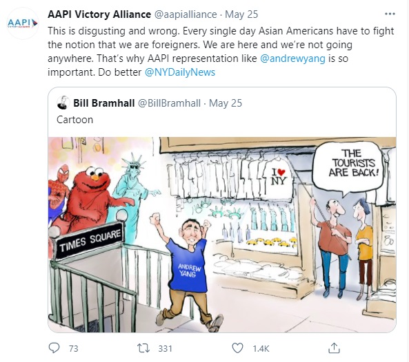 아시아계 미국 뉴욕시장 후보인 앤드류 양을 뉴욕 관광객처럼 묘사한 만평이 인종차별적이란 비난을 받고 있다. 아시아계 혐오 중단 촉구 단체가 해당 만평에 대한 비난 메시지와 함께 아시아계와 연대하겠다는 의지를 트위터로 전하고 있다. AAPI트위터 캡처