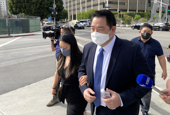 미국 법정 출석한 ‘북한 대사관 습격’ 크리스토퍼 안