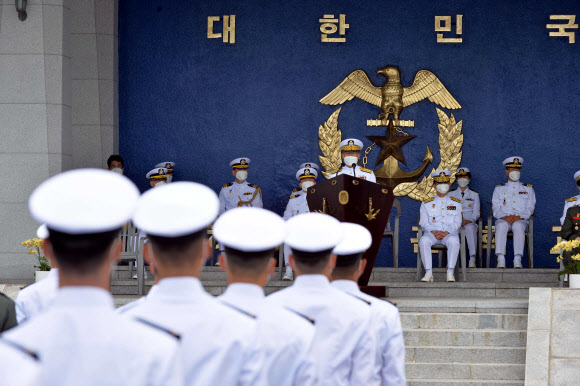 축사하는 부석종 해군참모총장