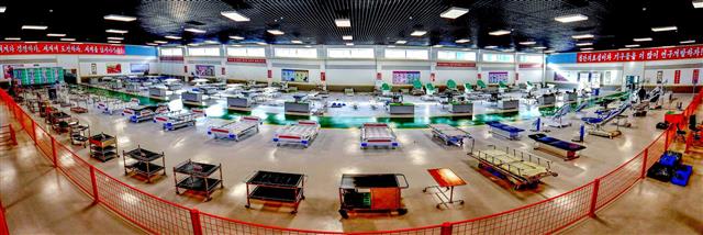 북한 노동당 기관지 노동신문은 31일 ‘관건적인 첫해 자강도가 신심충천하여 내달린다’라는 제목의 특집 기사를 싣고 성과를 내고 있는 시, 군 소식을 전했다. 사진은 묘향산의료기구공장 내부 모습.  평양 노동신문 뉴스1