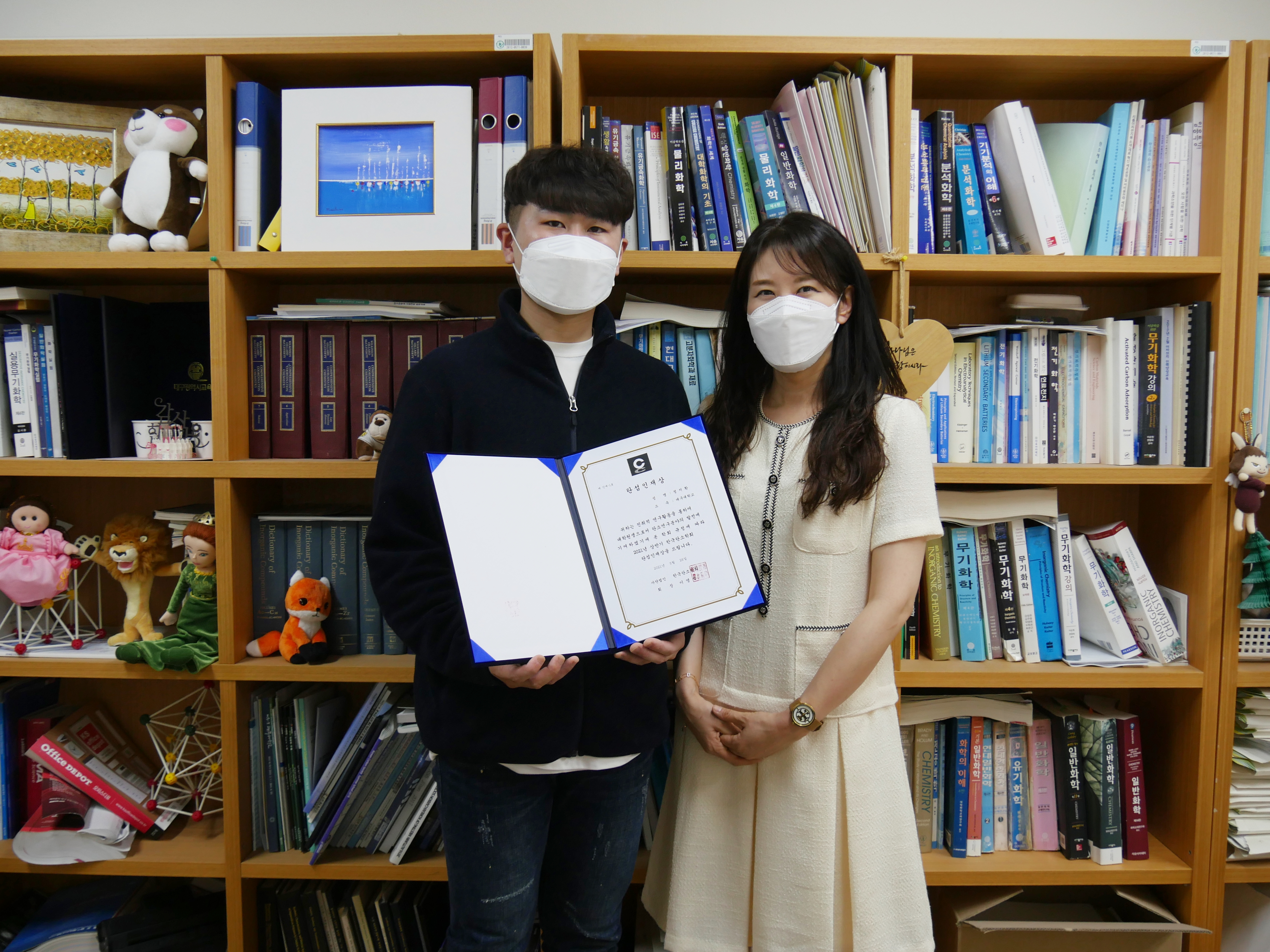 정지환 연구원(왼쪽)과 김보혜 지도교수(오른쪽).