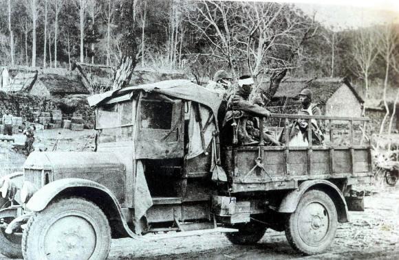 1933년 북간도지역 독립군 토벌작전에서 부상한 일본군인들이 트럭에 실려 후송되고 있다. 연합뉴스