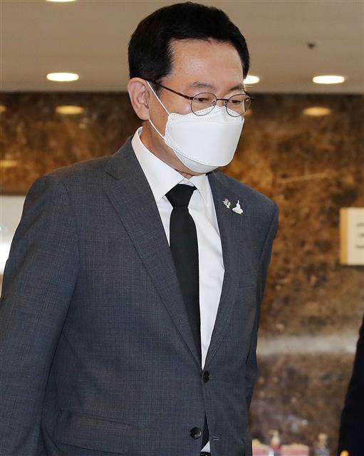 침통한 표정의 박남춘 인천시장