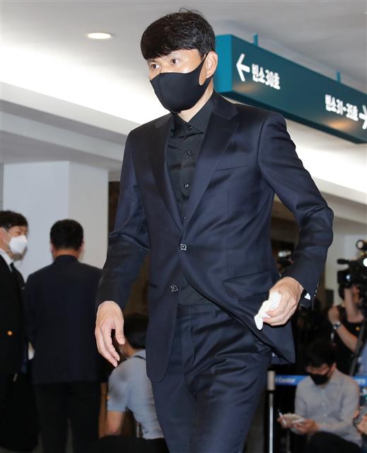 유상철 감독 빈소 찾은 정경호 코치