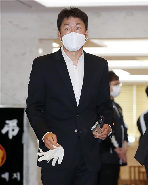 유상철 감독 빈소 찾은 이기형 前 감독