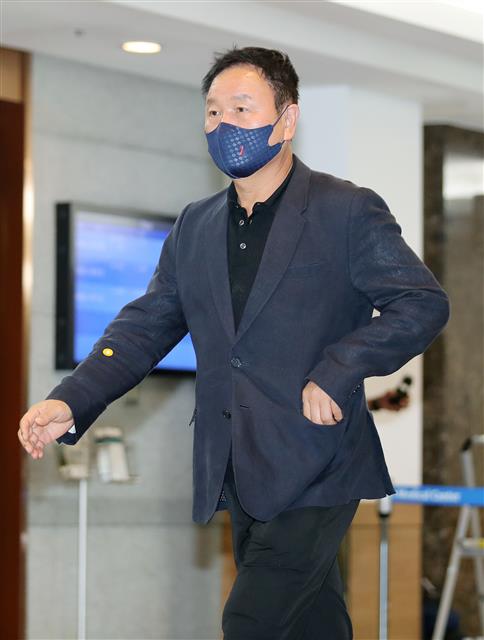 허정무 이사장 ‘착잡한 표정으로’