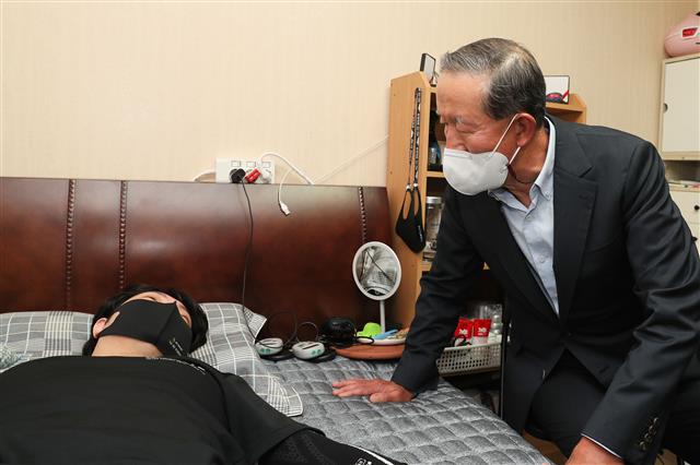 허창수 회장, ‘천안함 피격사건’ 신은총 예비역 하사에 금일봉 전달