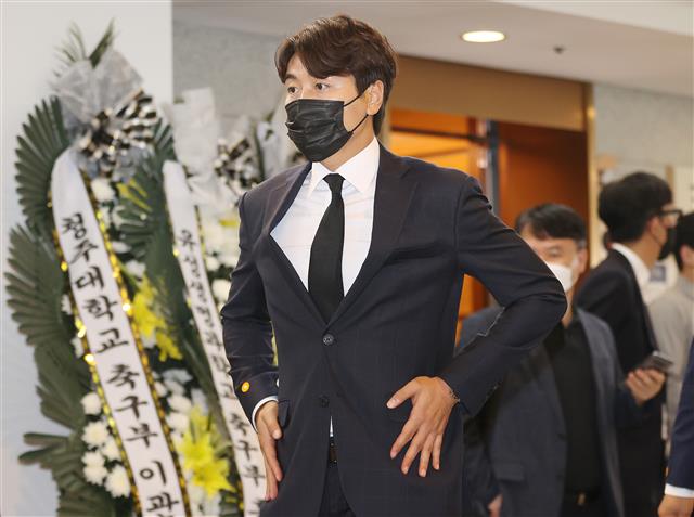 이동국 ‘침통한 표정으로 유상철 전 감독 조문’