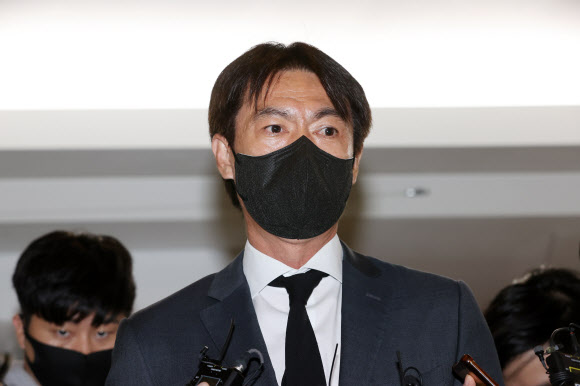 홍명보 감독, 고 유상철 전 감독 조문