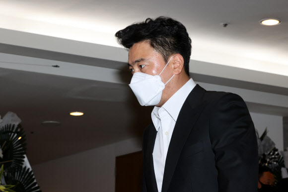 안정환, 고 유상철 전 감독 조문