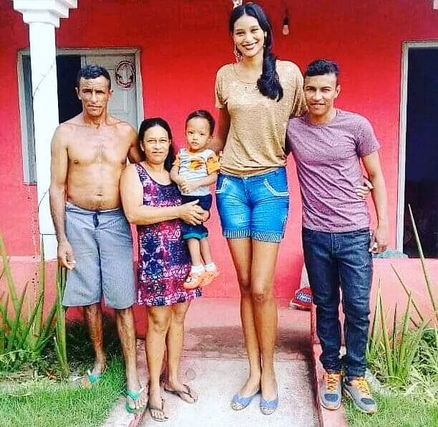 엘리자니 시우바의 가족은 그녀의 키가 그렇게 크리라고는 생각하지 못했다.