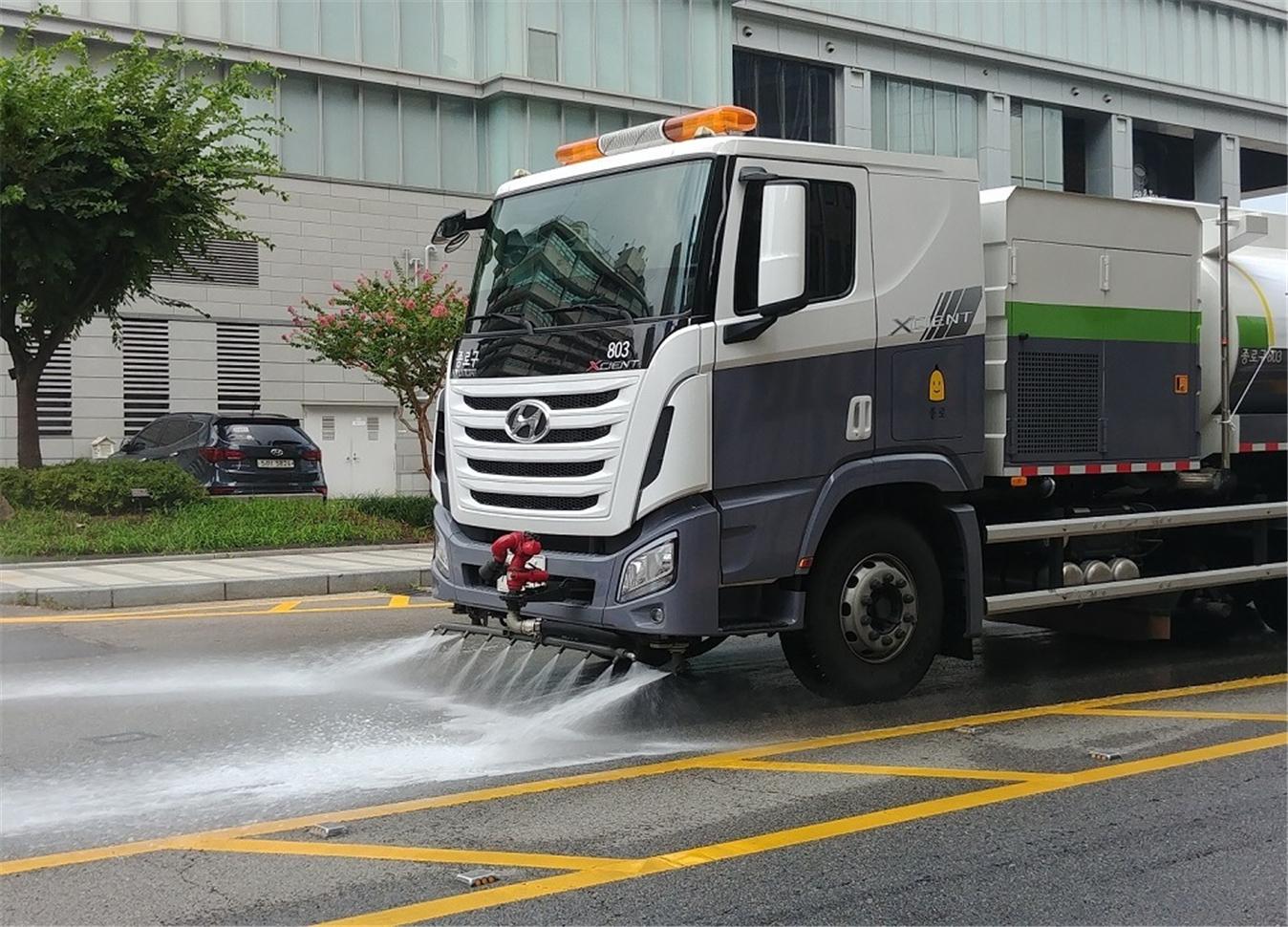 열섬 현상을 식히기 위한 살수차 운영. 종로구 제공