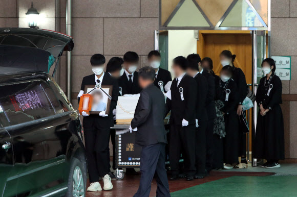 영면의 길 떠나는 철거건물 붕괴참사 피해자