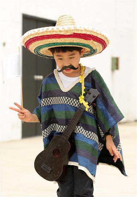 멕시코 민속의상 입고 ‘찰칵’