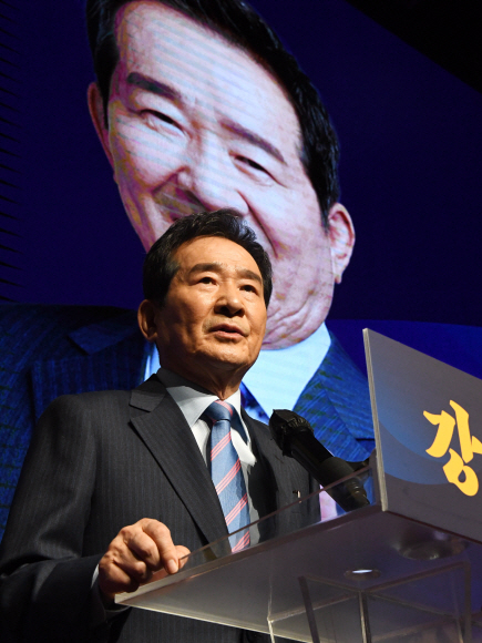 더불어 민주당 정세균 전총리가 17일 오후 서울 상암동 누리꿈스퀘어에서 대통령선거 출마선언을 하고 있다. 2021. 6. 17  김명국 선임기자 daunso@seoul.co.kr