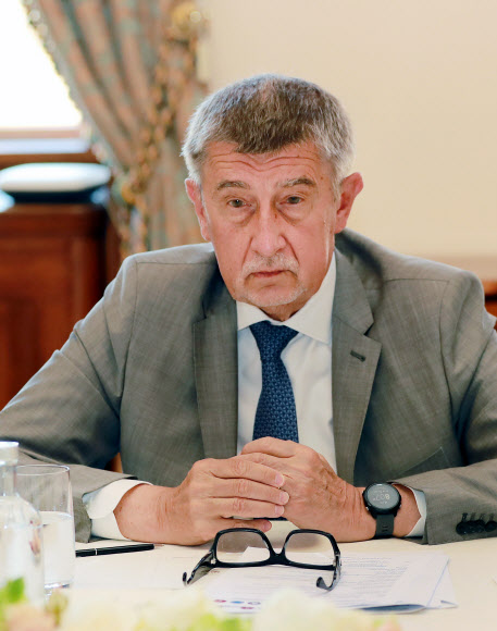 발언하는 체코 총리