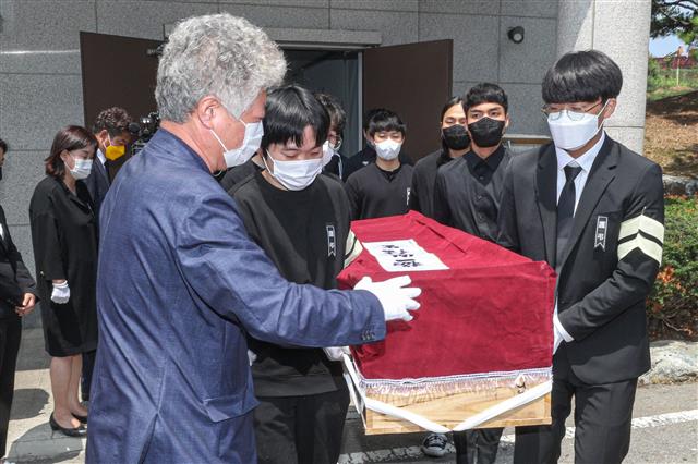 ‘아들에게 건내는 마지막 인사’