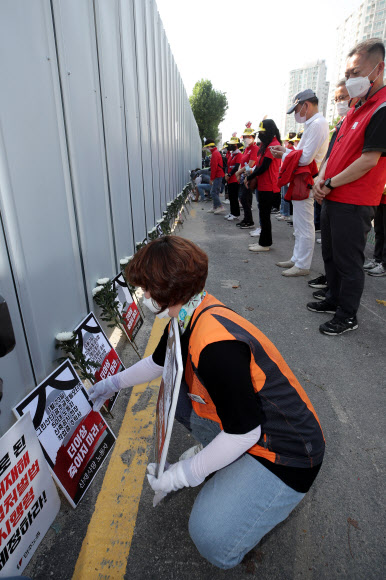 광주 철거 건물 붕괴 참사 현장서 추모