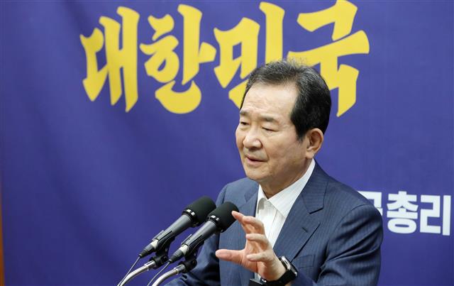 정세균 전 국무총리가 20일 전북 전주시 전북도의회에서 기자회견을 열고 기자들의 질의에 답하고 있다. 2021.6.20 뉴스1