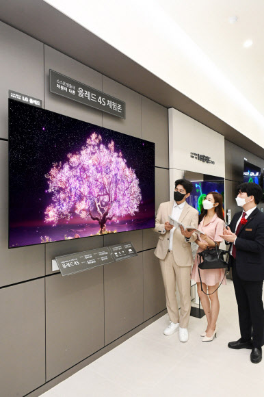 LG, 세계 첫 83형 올레드 TV 출시