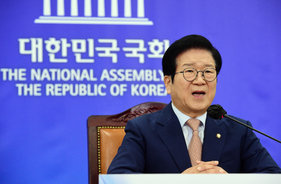 박병석 국회의장이 21일 국회에서 취임 1주년  화상기자간담회를 갖고 있다. 2021. 6. 21 정연호 기자 tpgod@seoul.co.kr